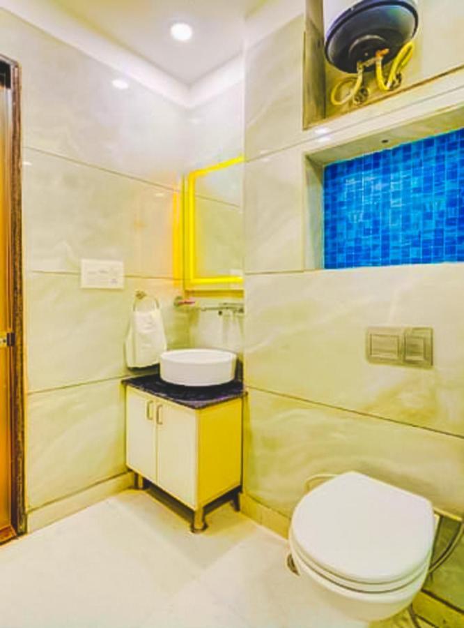Roomshala 004 Mannat - Shalimar Bagh Hotel New Delhi