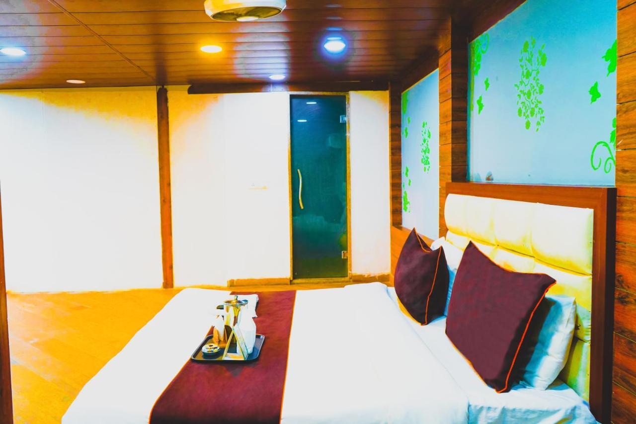 Roomshala 004 Mannat - Shalimar Bagh 3* New Delhi