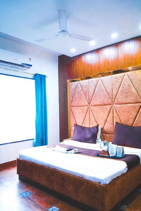 Hotel Roomshala 004 Mannat - Shalimar Bagh New Delhi