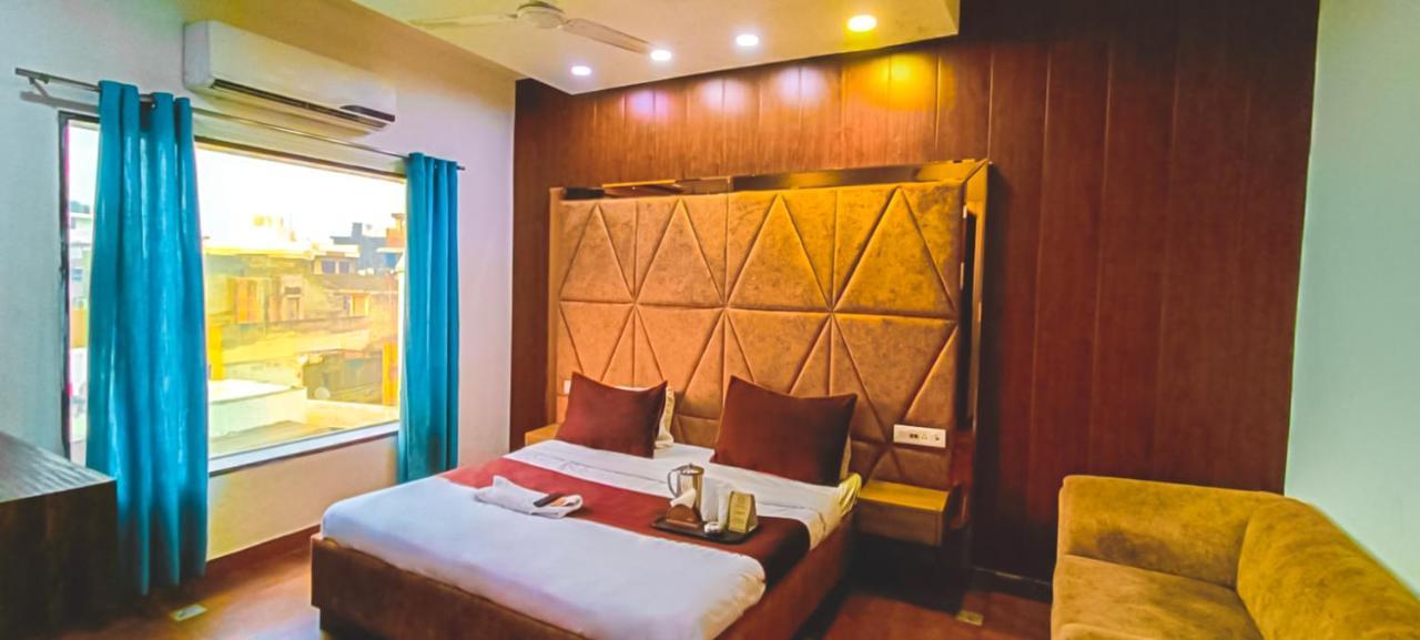 Roomshala 004 Mannat - Shalimar Bagh New Delhi