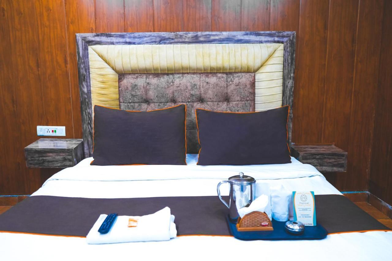 Roomshala 004 Mannat - Shalimar Bagh Hotel 3*