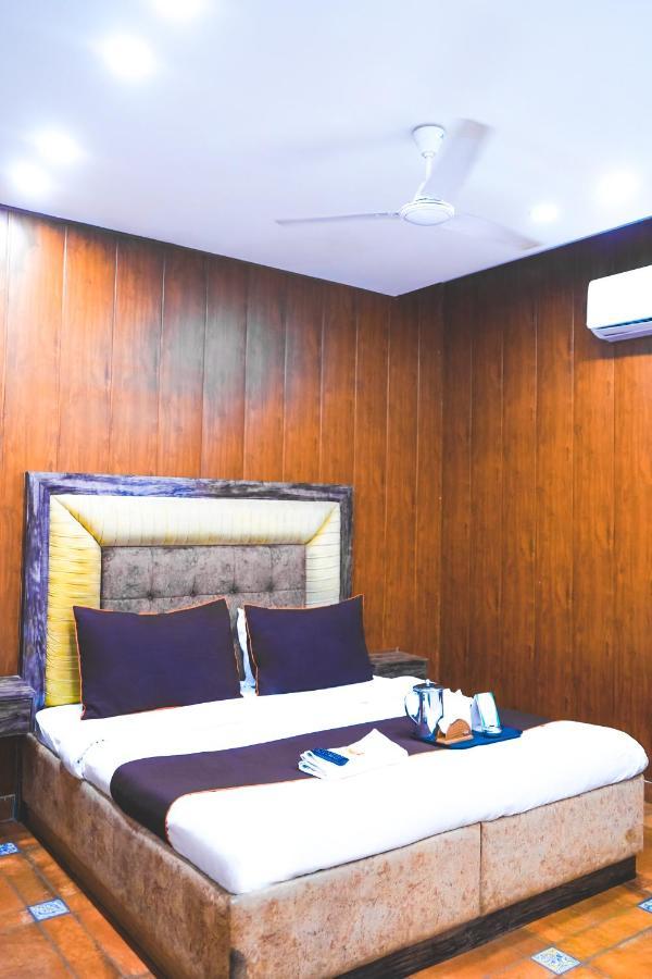 Roomshala 004 Mannat - Shalimar Bagh Hotel