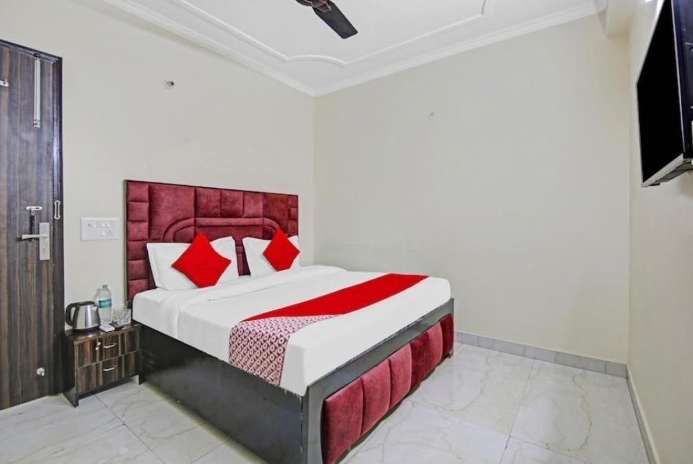 Oyo Townhouse Super 16 Residency, Near Bangla Shahib Gurudwara Hotel