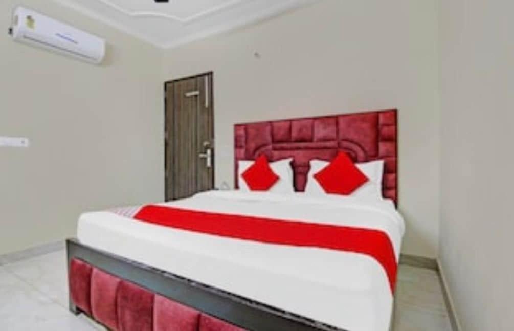 Hotel Oyo Townhouse Super 16 Residency, Near Bangla Shahib Gurudwara New Delhi