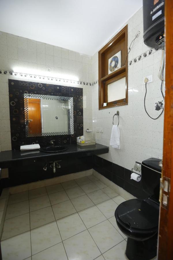 Bed & Breakfast Badal's Nest I Near Aiims I Near Safadarganj I South Delhi I Couple Friendly I Homestay New Delhi