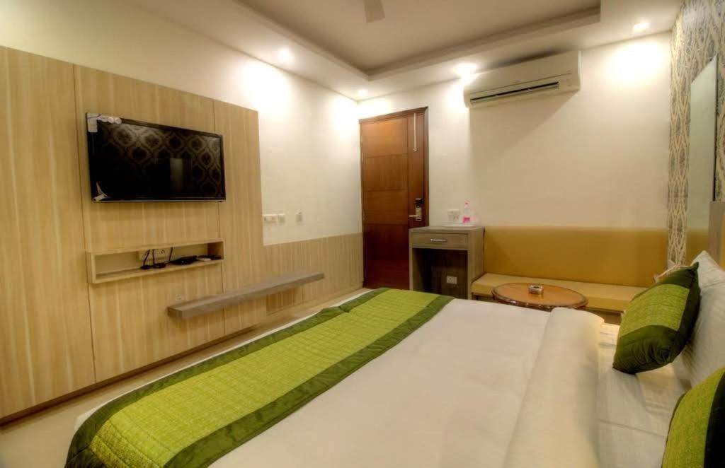Hotel Almati - Near Delhi Airport 3*