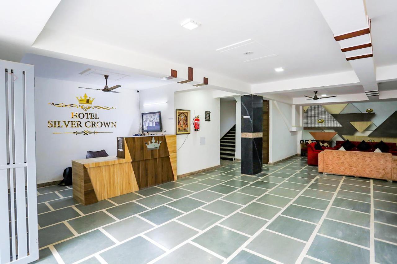 Hotel Fabhotel Silver Crown