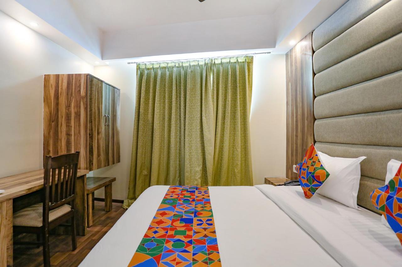 Hotel Time - Near Igi International & Domestic Airport 3*