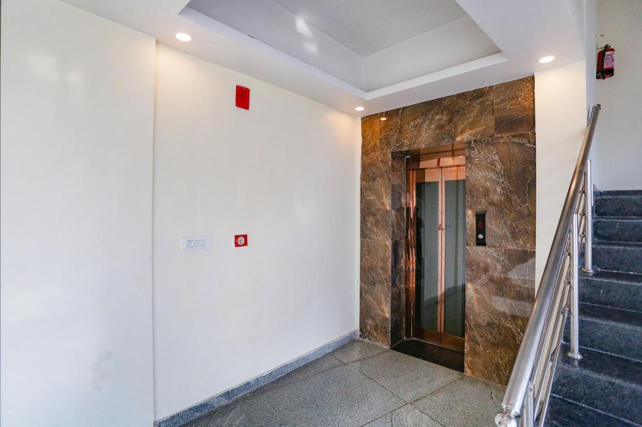 Hotel Time - Near Igi International & Domestic Airport 3*
