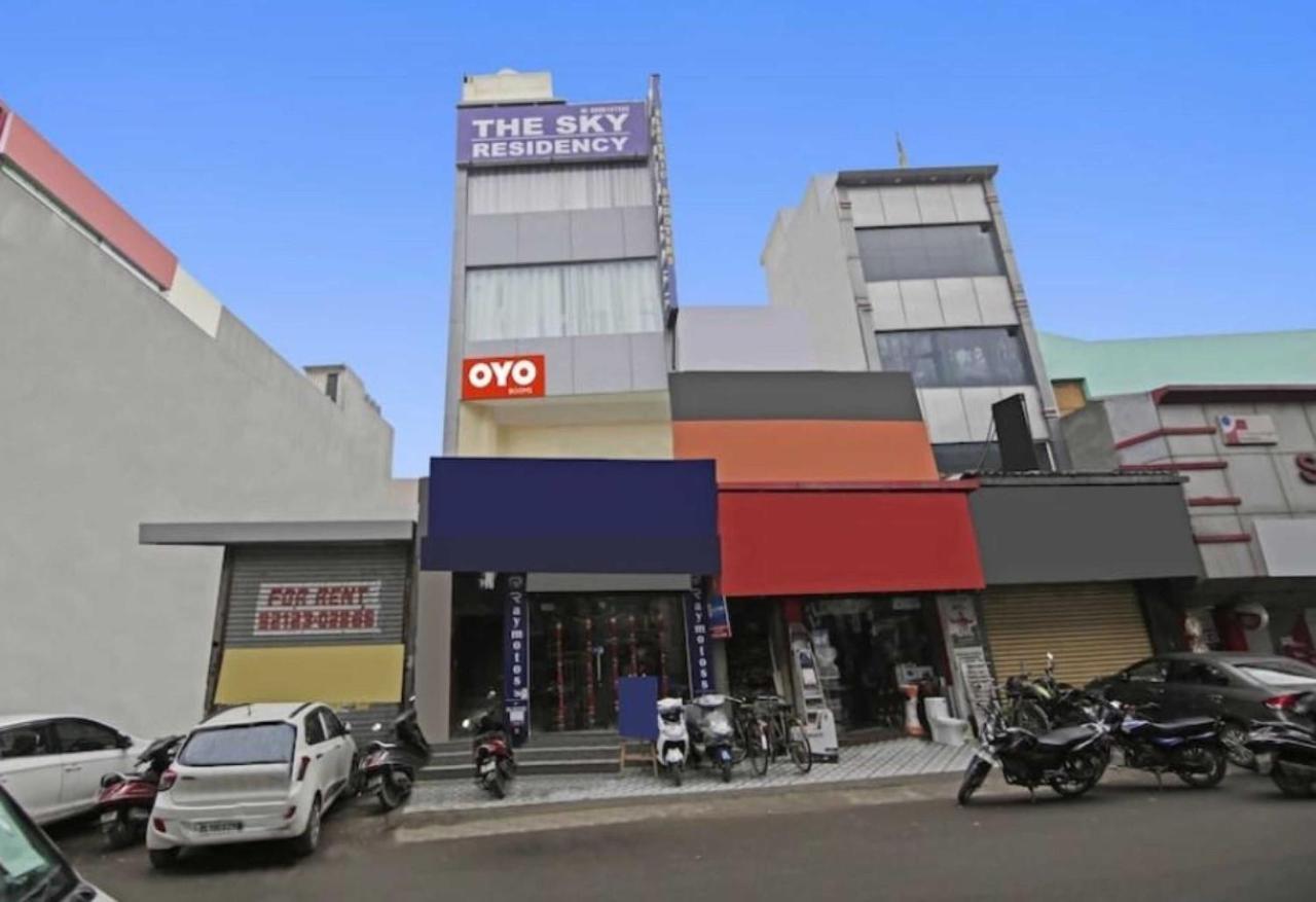 Hotel Oyo Townhouse Super 16 Residency, Near Bangla Shahib Gurudwara
