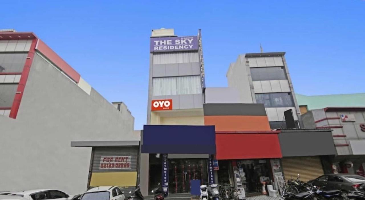 Hotel Oyo Townhouse Super 16 Residency, Near Bangla Shahib Gurudwara