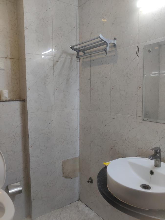 Hotel Almati - Near Delhi Airport 3*