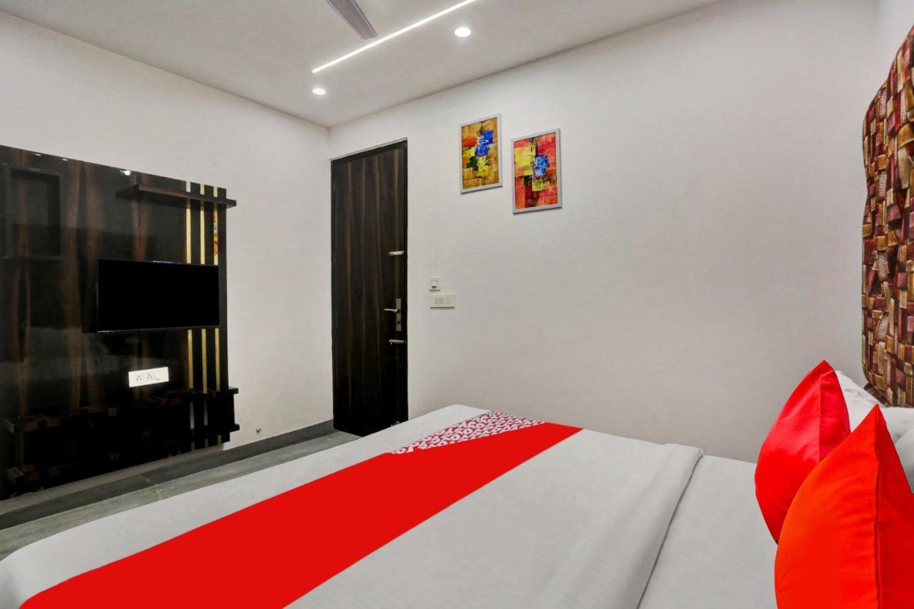 Collection O D Crown Hotel New Delhi