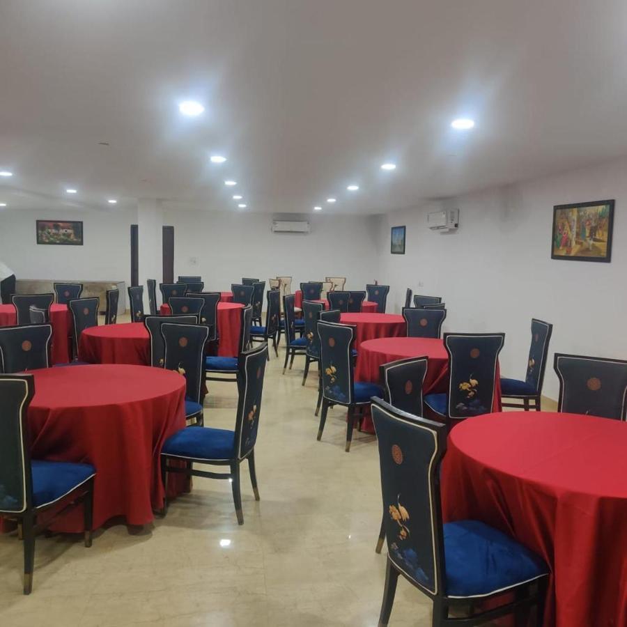 Hotel Almati - Near Delhi Airport 3*