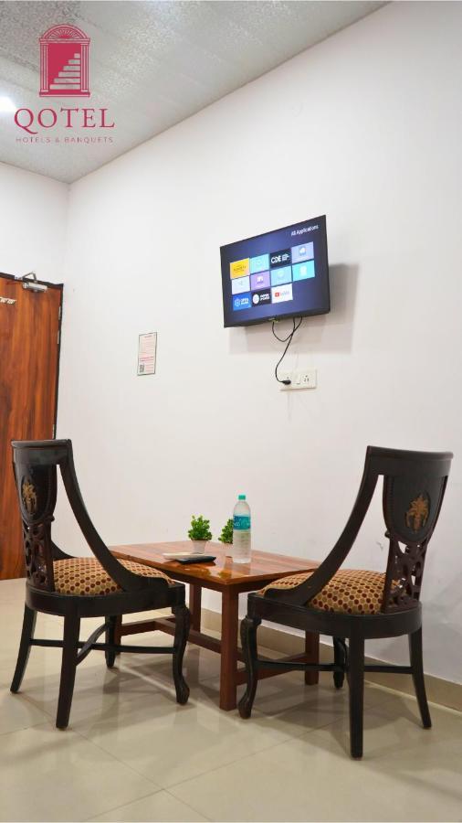 Qotel Hotel Peeragarhi-Near Peeragarhi Metro Station,Couple Friendly Hotel *