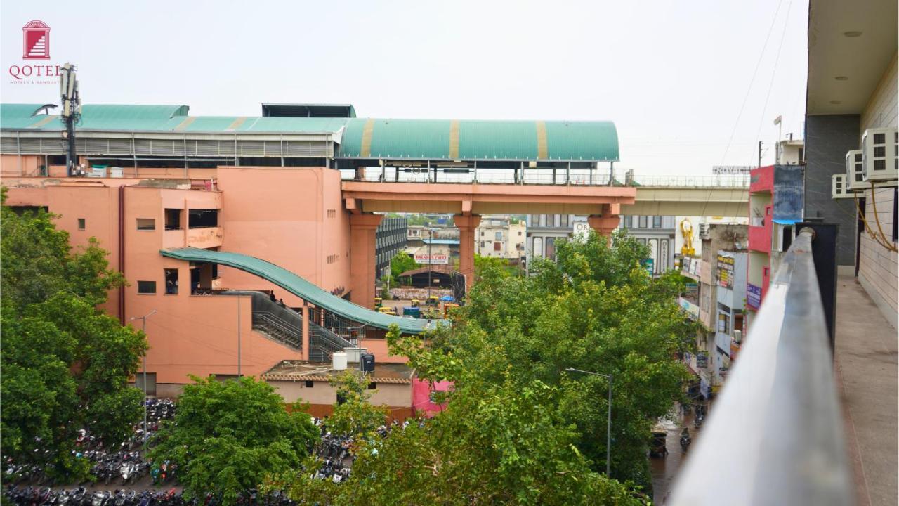 Hotel Qotel Hotel Peeragarhi-Near Peeragarhi Metro Station,Couple Friendly