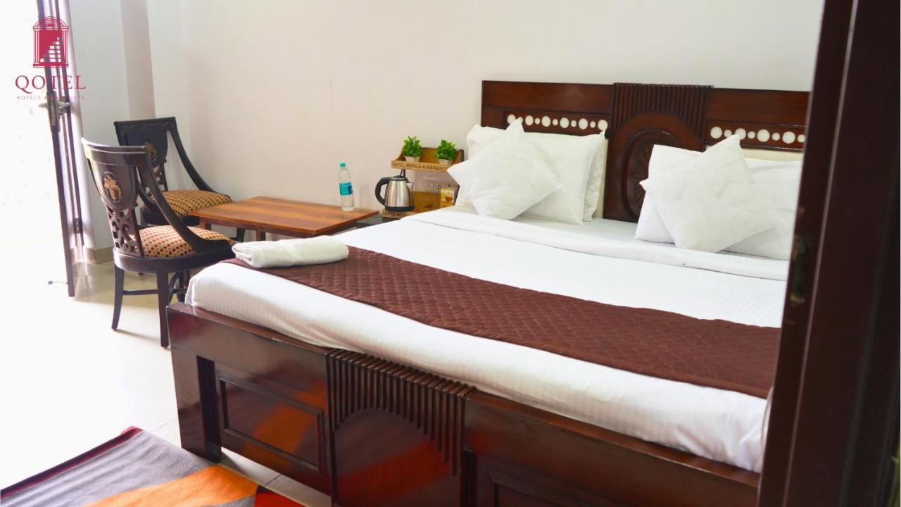 Qotel Hotel Peeragarhi-Near Peeragarhi Metro Station,Couple Friendly
