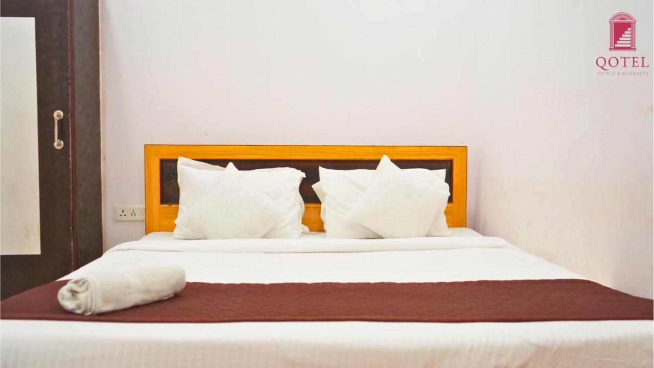 Qotel Hotel Peeragarhi-Near Peeragarhi Metro Station,Couple Friendly * New Delhi