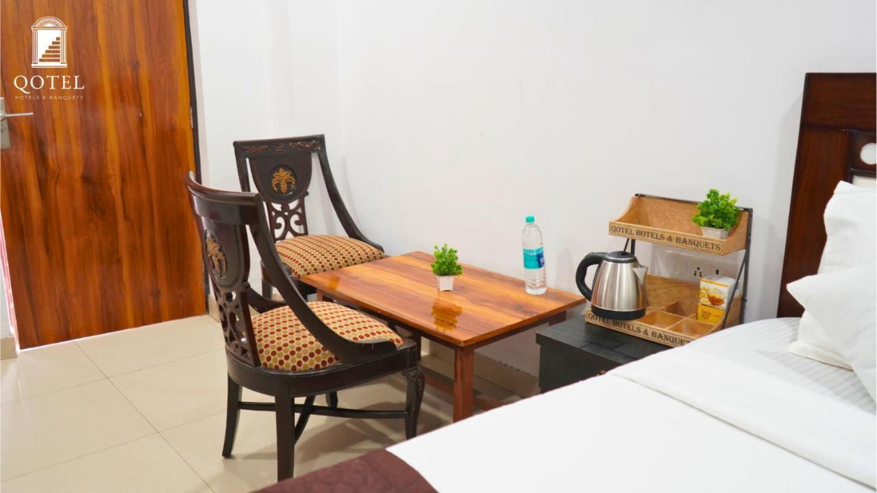 Qotel Hotel Peeragarhi-Near Peeragarhi Metro Station,Couple Friendly *