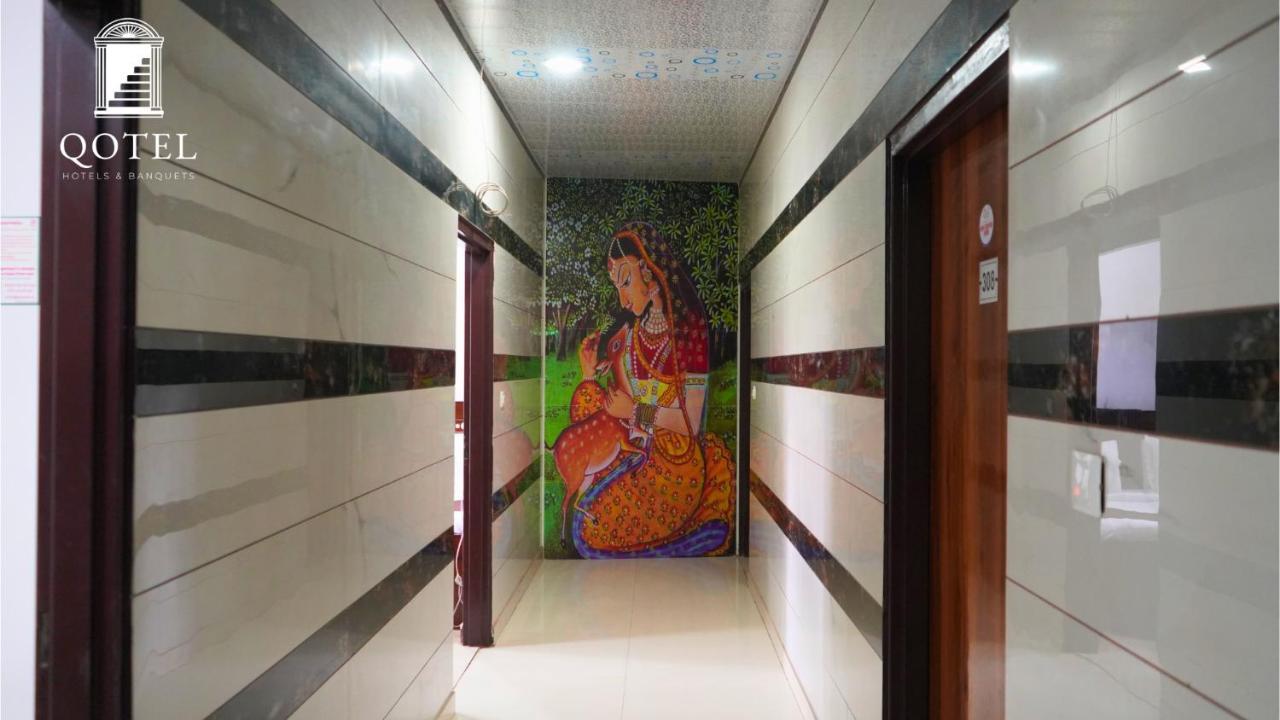 Qotel Hotel Peeragarhi-Near Peeragarhi Metro Station,Couple Friendly