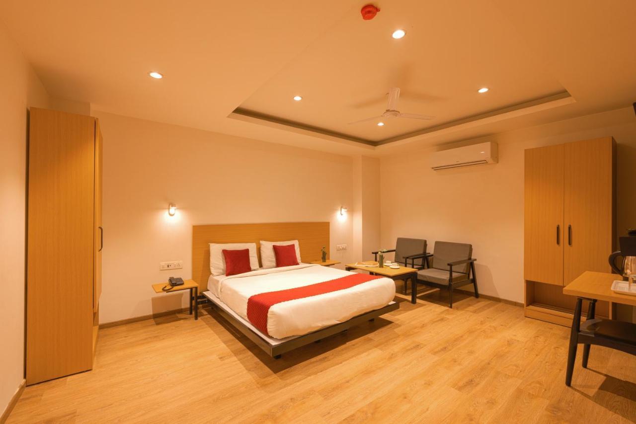 Tashree Delhi Airport 4*