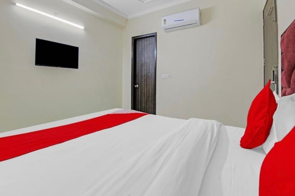Oyo Townhouse Super 16 Residency, Near Bangla Shahib Gurudwara Hotel 3*