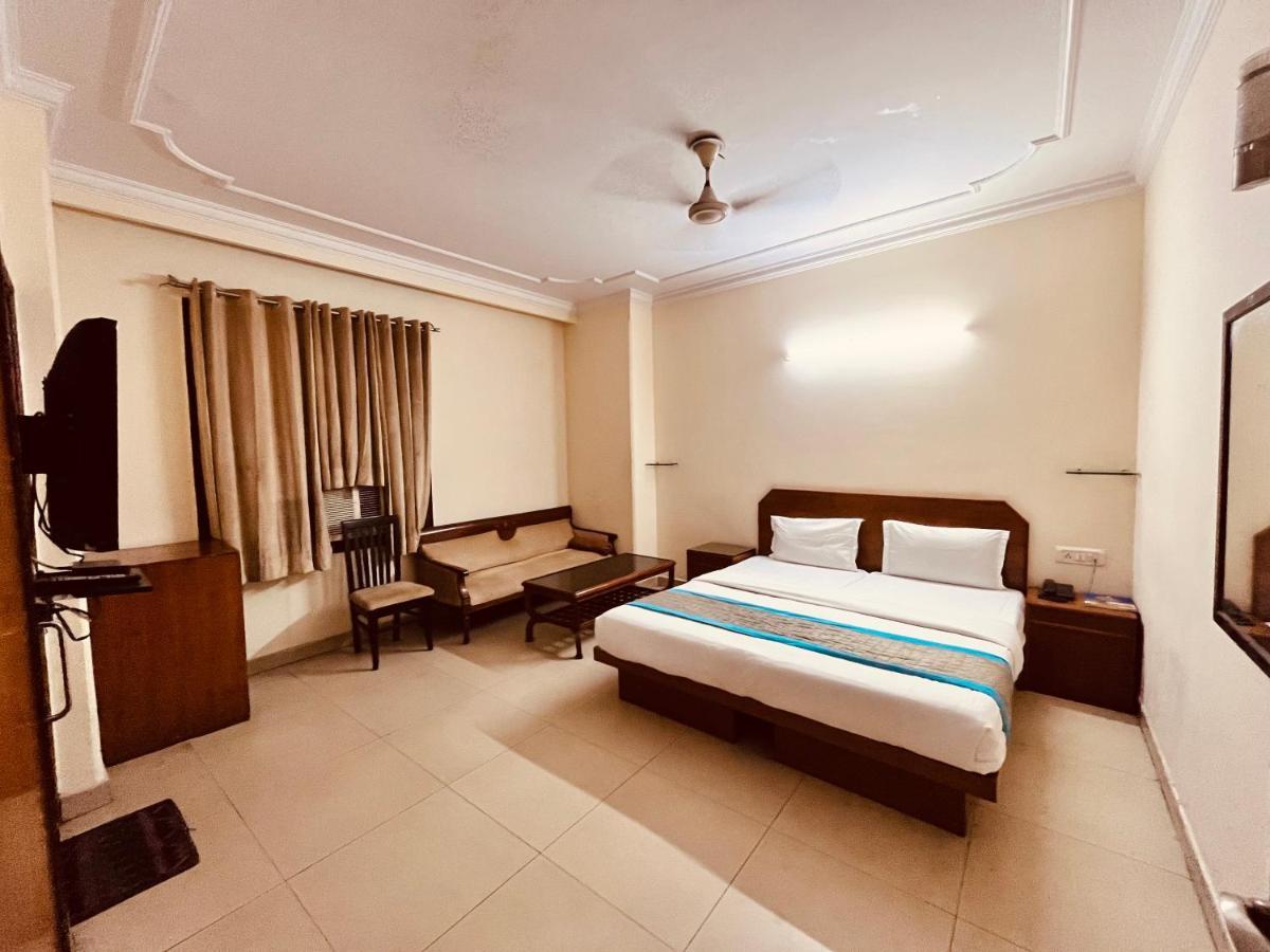 Hotel Ashoka Karol Bagh Delhi 3*