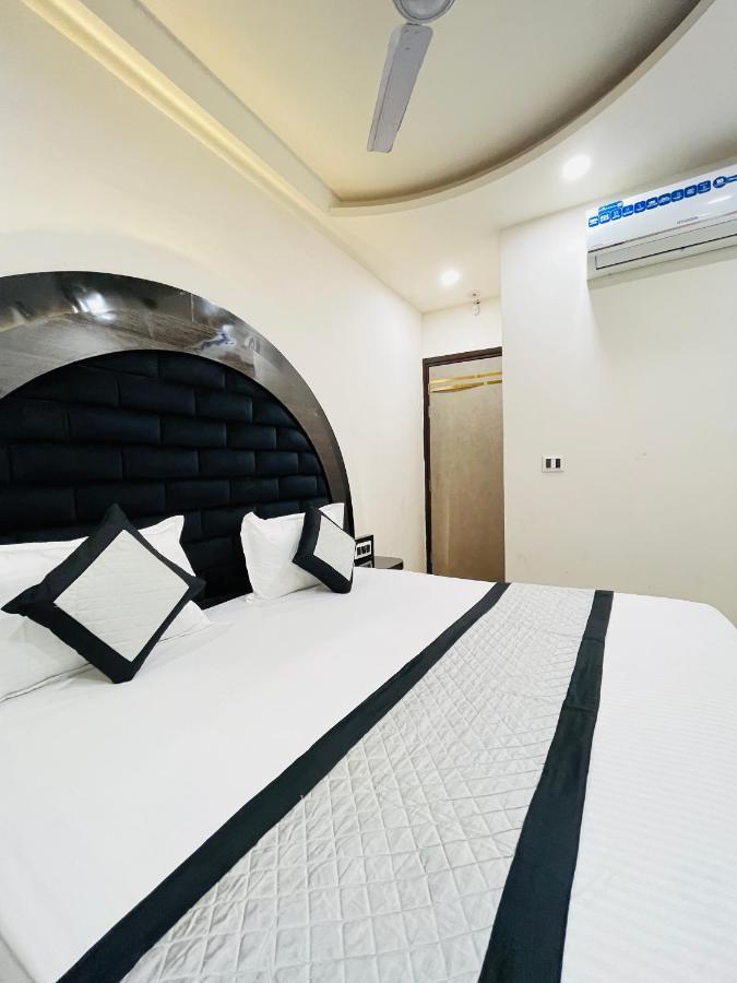 Red Stone - Near Railway Station - Paharganj 2*