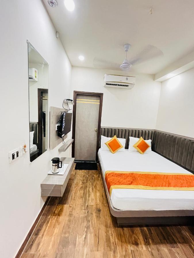 Red Stone - Near Railway Station - Paharganj New Delhi
