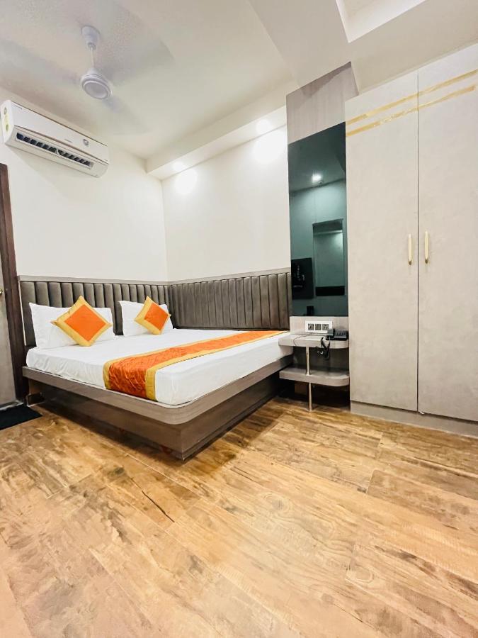 Red Stone - Near Railway Station - Paharganj Hotel