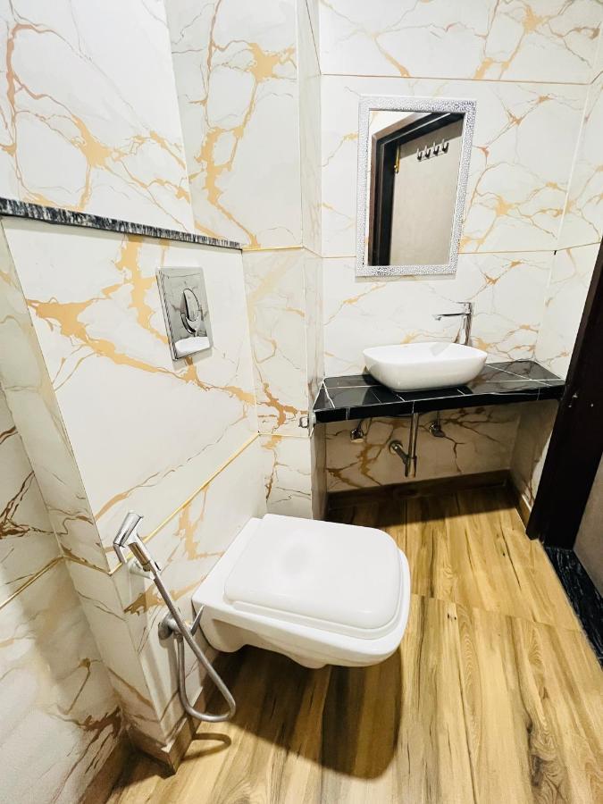 Red Stone - Near Railway Station - Paharganj 2*