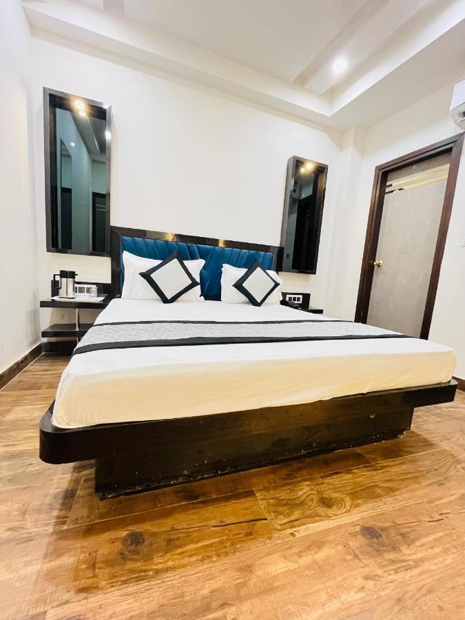 Red Stone - Near Railway Station - Paharganj 2*