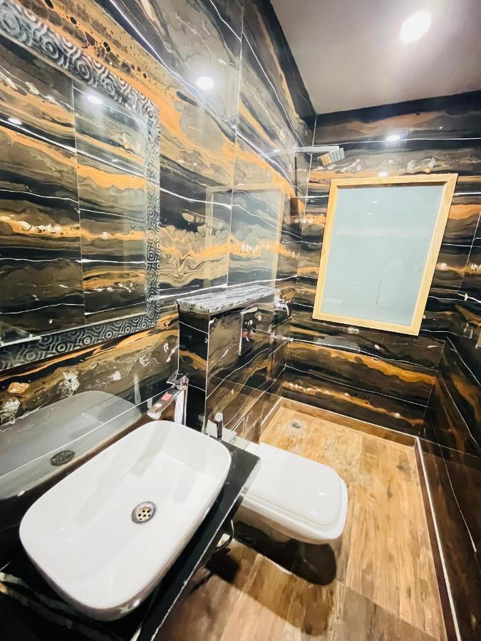 Hotel Red Stone - Near Railway Station - Paharganj New Delhi