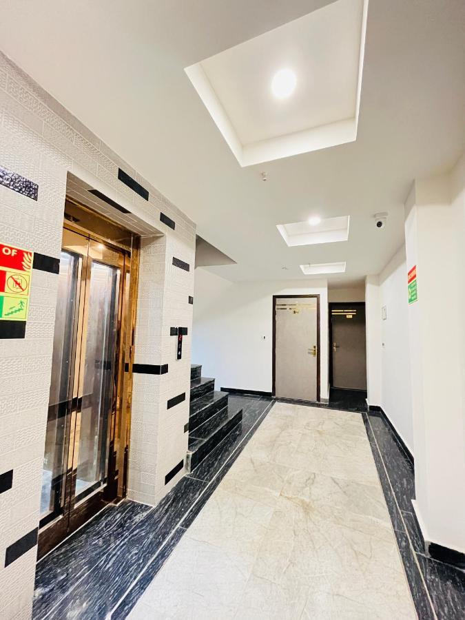Red Stone - Near Railway Station - Paharganj New Delhi