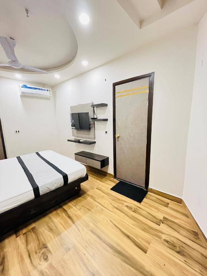 Red Stone - Near Railway Station - Paharganj 2*