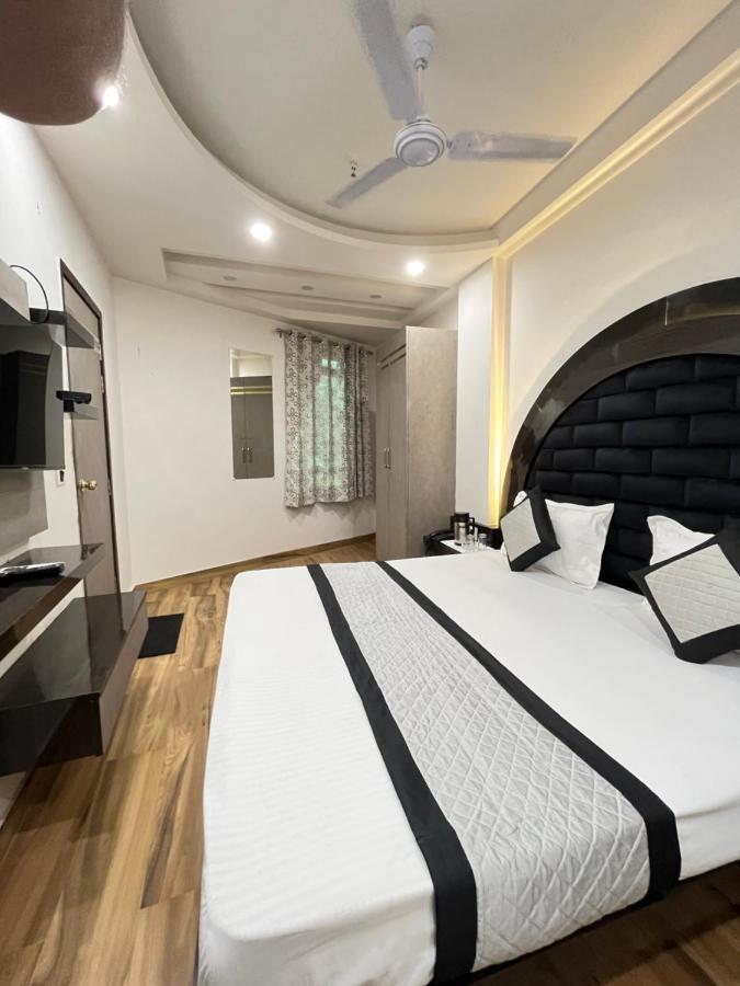 Hotel Red Stone - Near Railway Station - Paharganj 2*