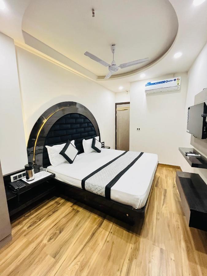 Red Stone - Near Railway Station - Paharganj 2*
