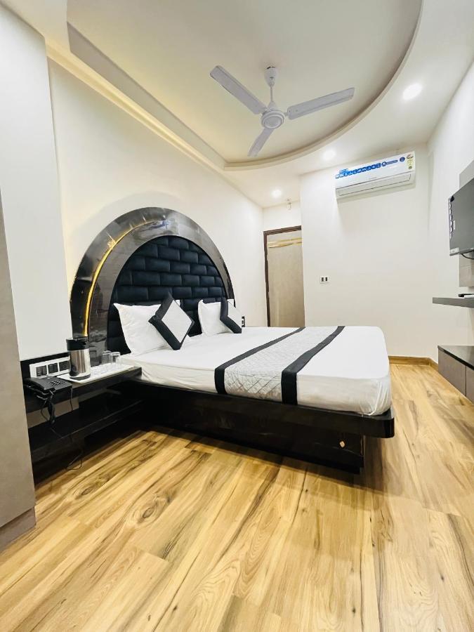 Red Stone - Near Railway Station - Paharganj