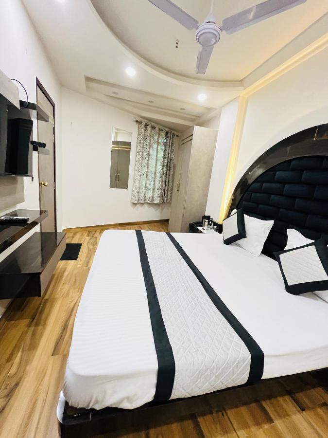 Hotel Red Stone - Near Railway Station - Paharganj New Delhi