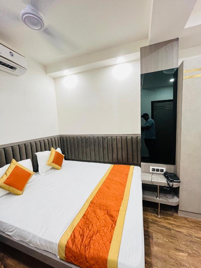 Red Stone - Near Railway Station - Paharganj New Delhi