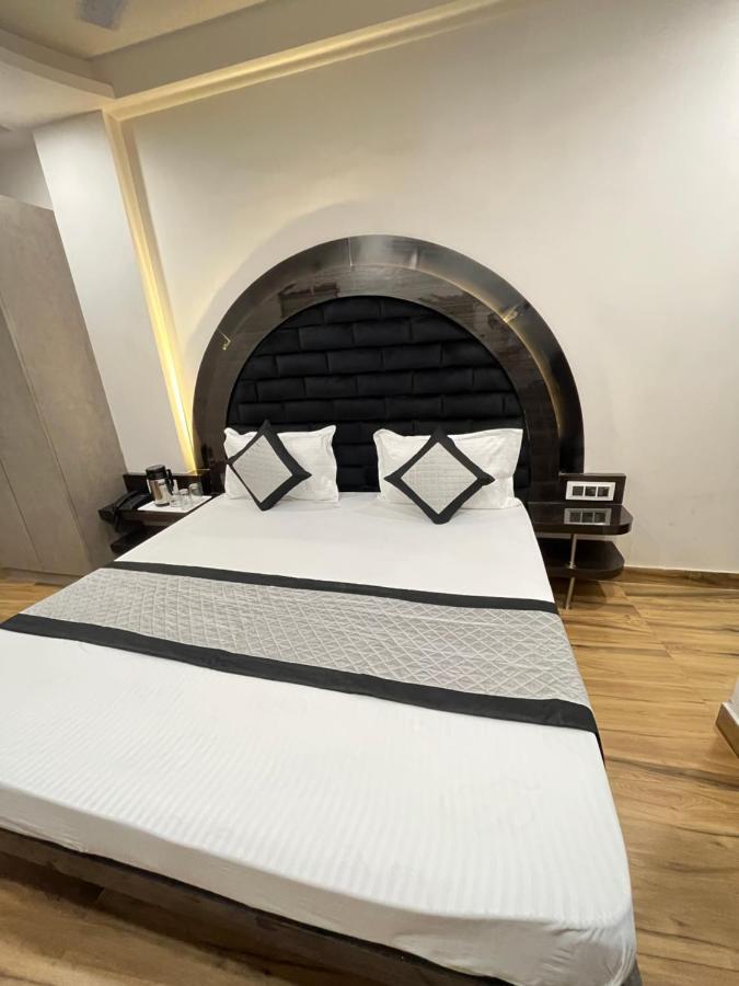 Hotel Red Stone - Near Railway Station - Paharganj 2*