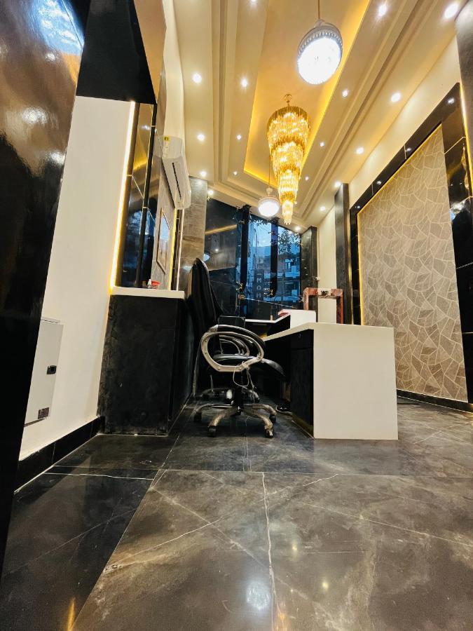 Red Stone - Near Railway Station - Paharganj New Delhi
