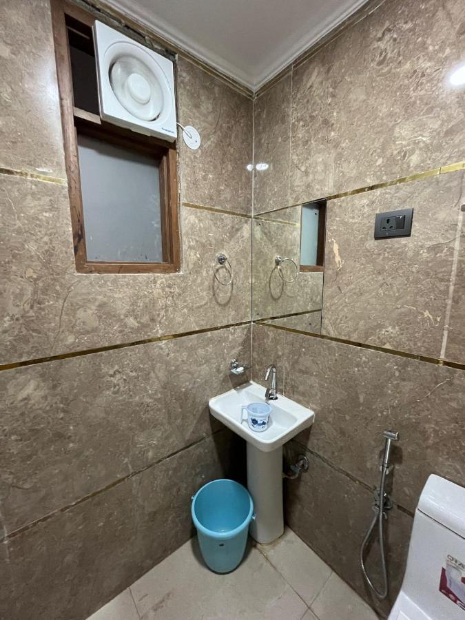 Aura-malviya Nagar 3* New Delhi