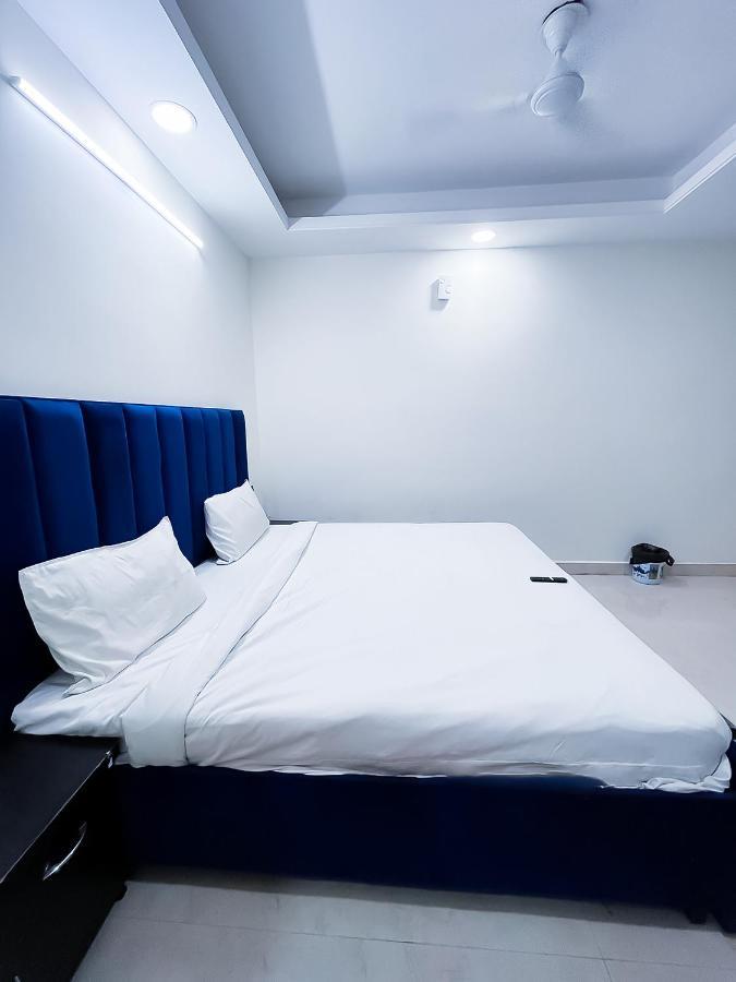 Aura-malviya Nagar 3* New Delhi