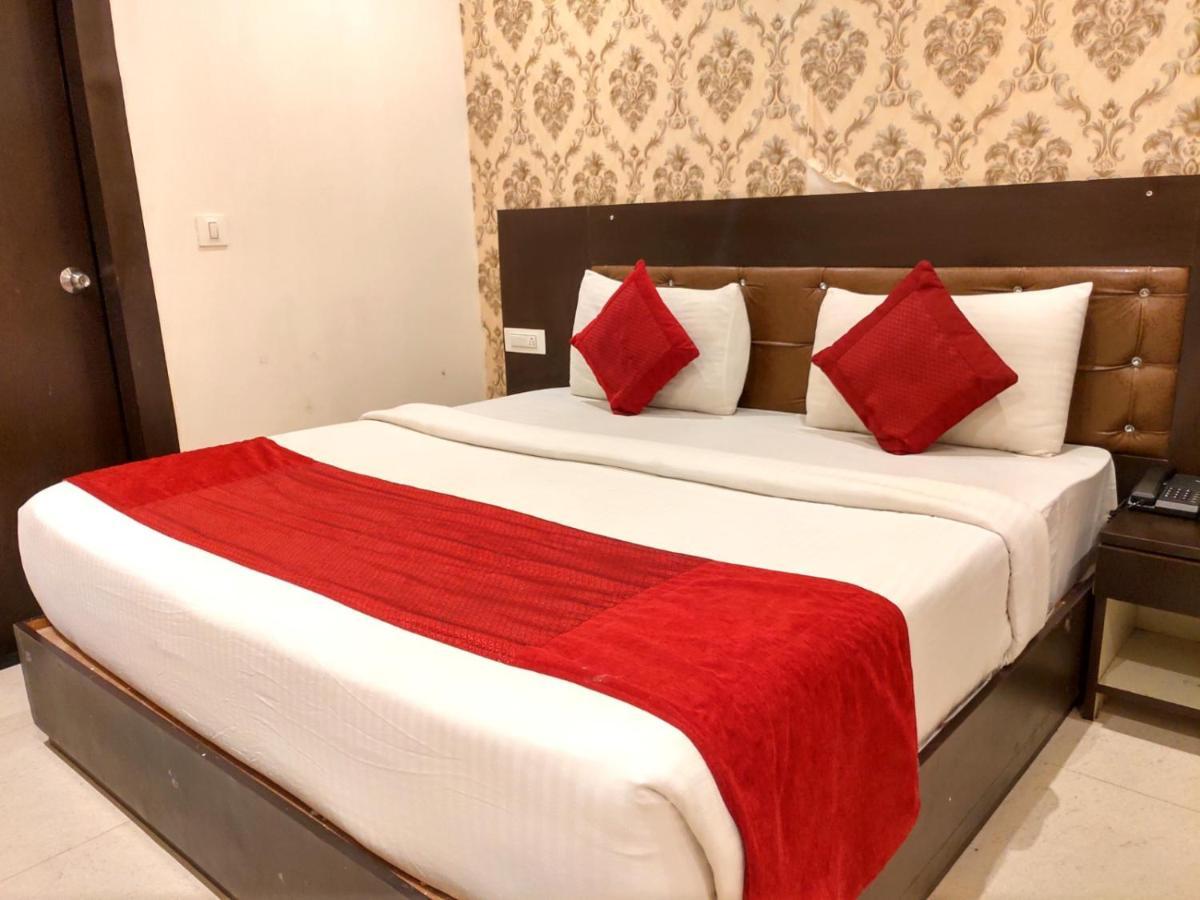 Iconic Near Delhi Igi Airport 3*