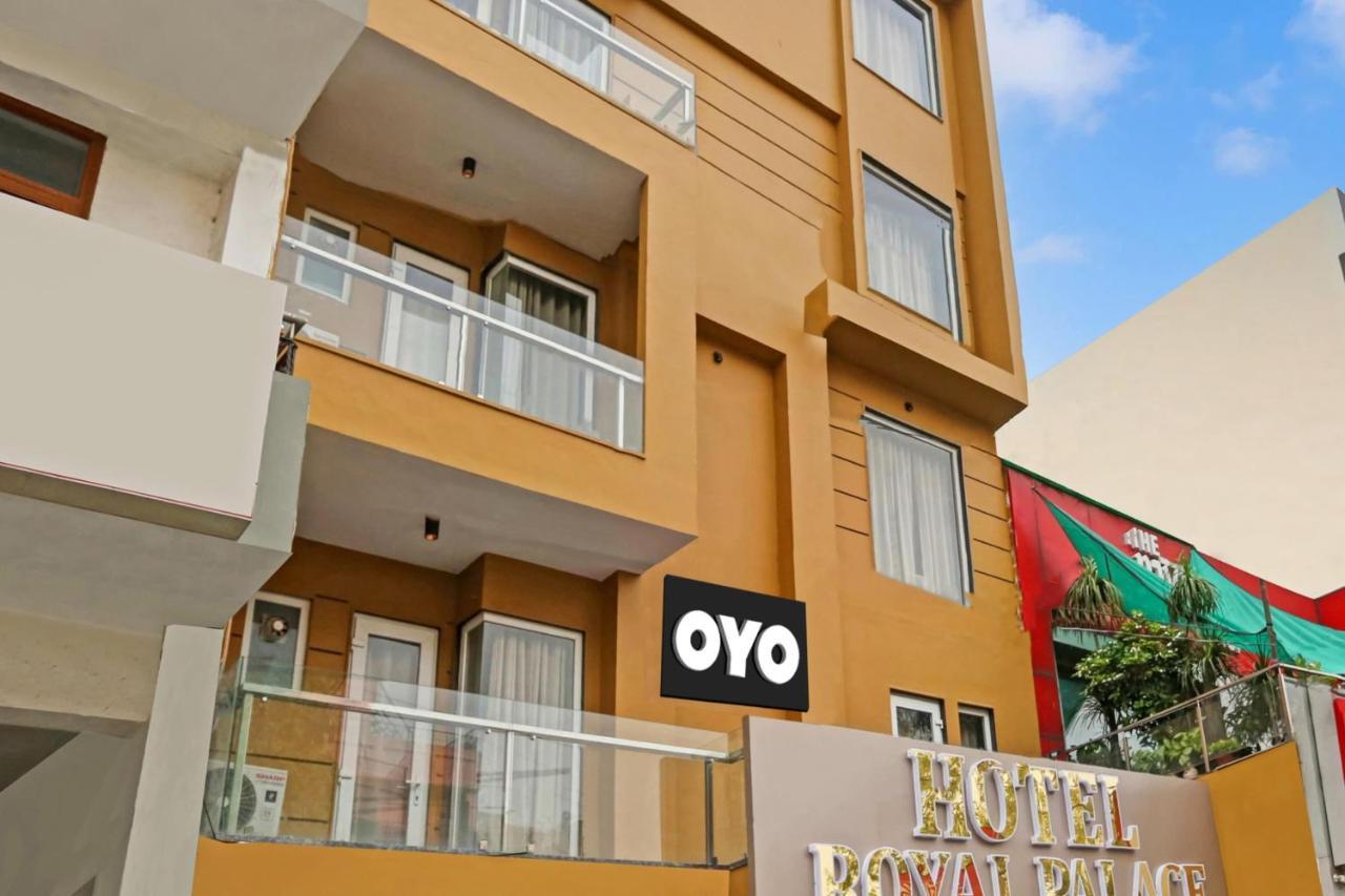 Hotel Oyo Flagship 81255 Royal Palace Nova Deli
