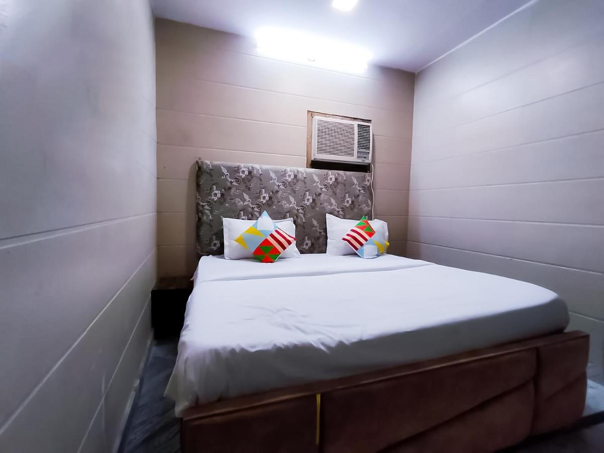 Hotel Roomshala 122 Park View - Near Adarsh Nagar New Delhi