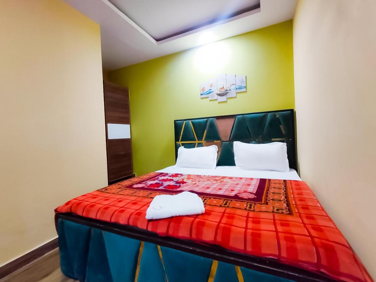 Hotel Roomshala 122 Park View - Near Adarsh Nagar