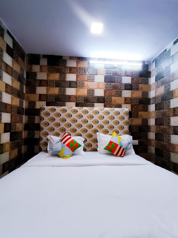 Roomshala 122 Park View - Near Adarsh Nagar 3*