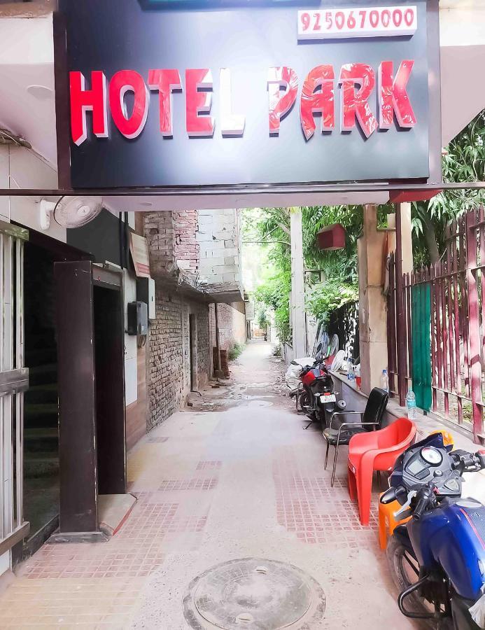 Roomshala 122 Park View - Near Adarsh Nagar New Delhi